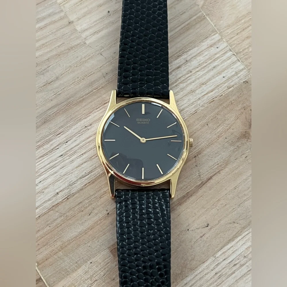 Seiko Vintage Rare Men’s Watch Black Dial Black Leather Strap New Crystal
